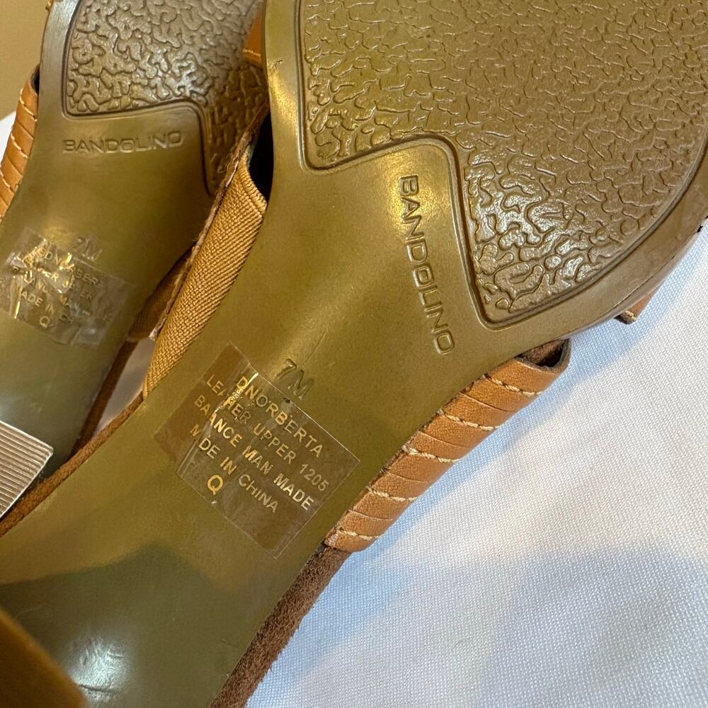 Women's Bandolino Tan Leather 3" Stacked Heel Sandals Size 7M - Picture 5 of 5